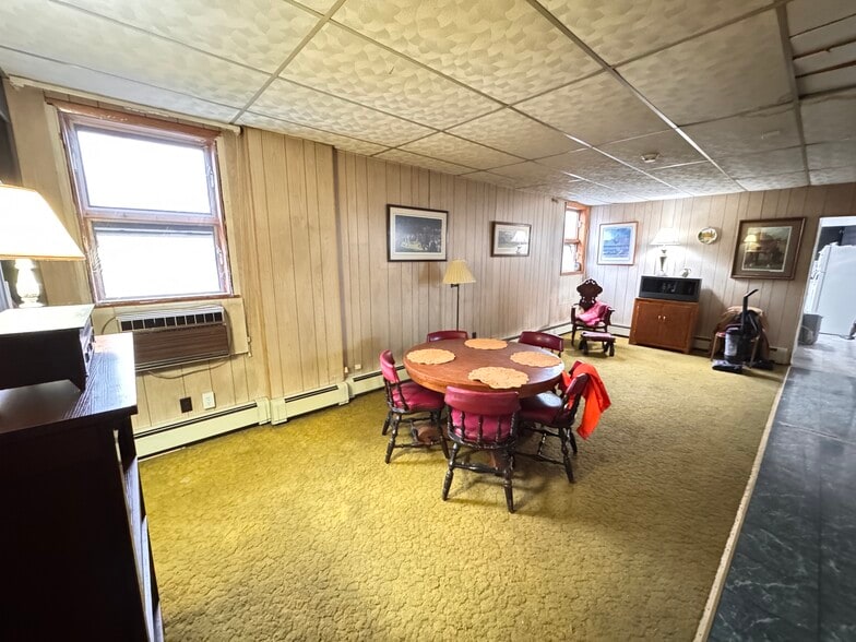 More Photos Of 572 2nd Ave, Troy Restaurant For Sale