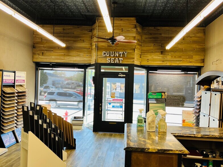 More Photos Of 130 E Main St, Marion Storefront For Sale