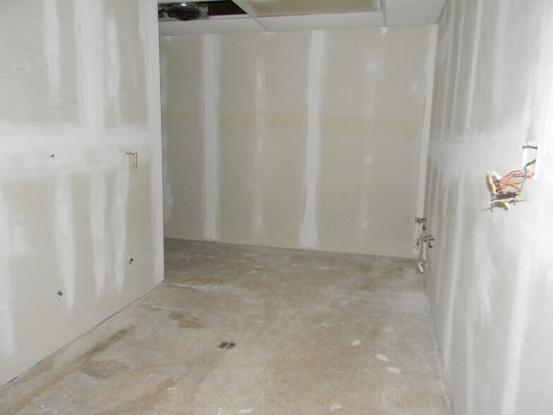 More Photos Of 8575 N County Road 25A, Piqua Light Manufacturing For Sale