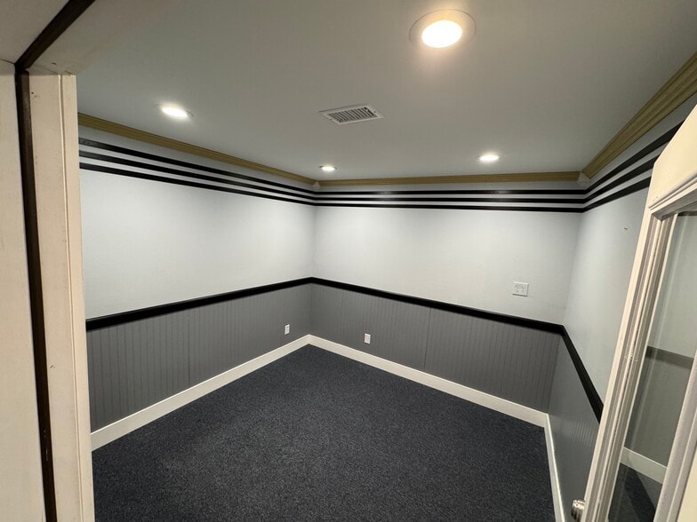 More Photos Of 721 Bulverde Rd, Bulverde Freestanding For Lease