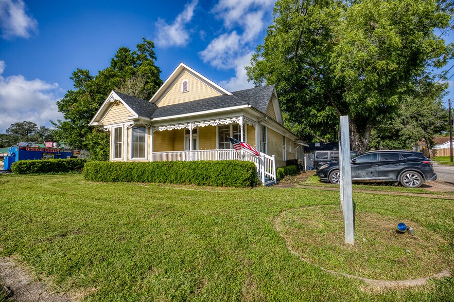 More Photos Of 1600 S Day St, Brenham Medical For Sale