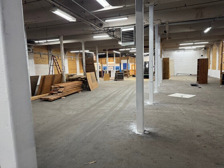 More Photos Of 176 Hartford Rd, Manchester Warehouse For Lease