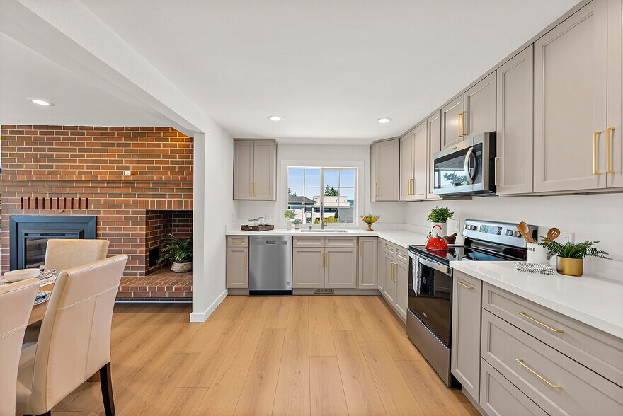 More Photos Of 1415 2nd St SE, Puyallup Assisted Living For Sale