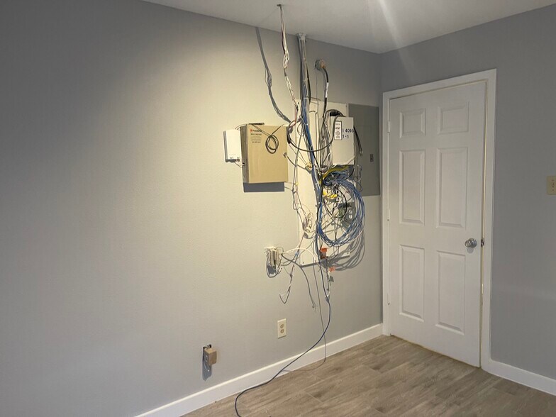 More Photos Of 4095 SE I 10 Frontage Rd, Sealy Medical For Sale