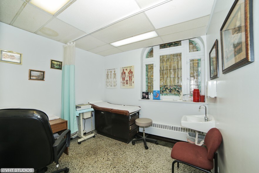 More Photos Of 2611 S Lawndale Ave, Chicago Medical For Sale