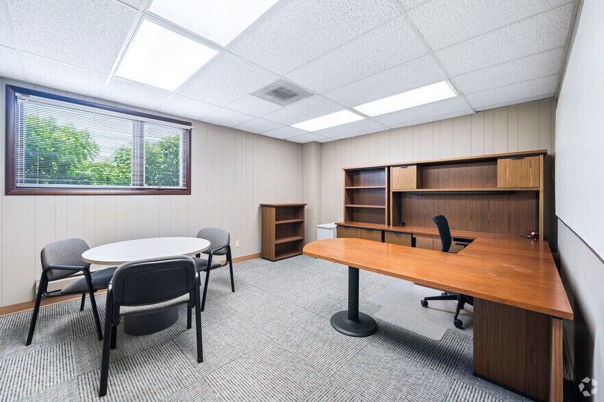 More Photos Of 2709 McGraw Dr, Bloomington Office Residential For Sale
