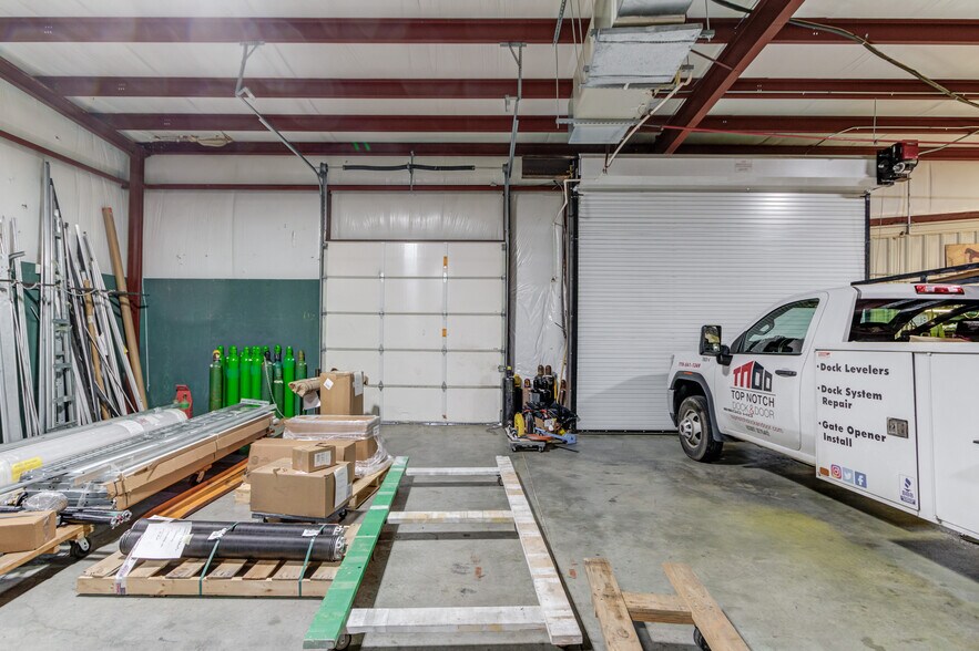 More Photos Of 3743 Old Flowery Branch Rd, Oakwood Warehouse For Lease