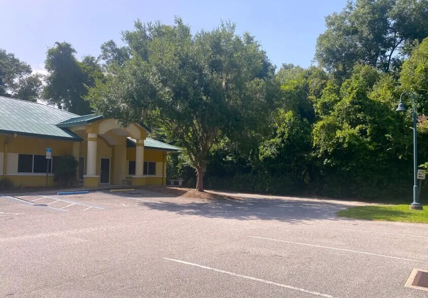 More Photos Of 811 N Summit St, Crescent City Office For Lease