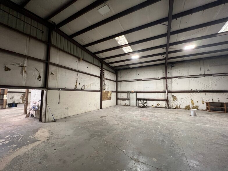 More Photos Of 227 Shady Grove Dr, Nashville Warehouse For Lease