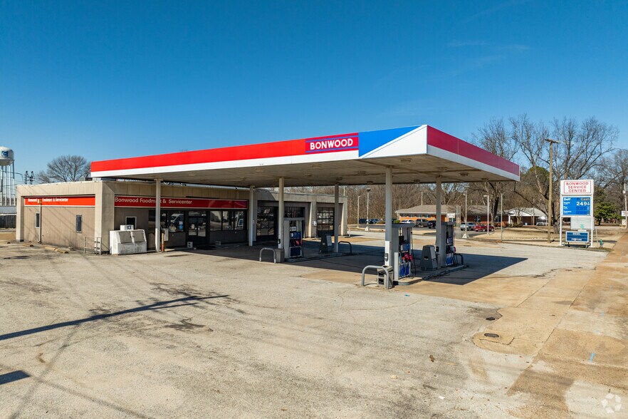 Primary Photo Of 1911 S Highland Ave, Jackson Service Station For Lease