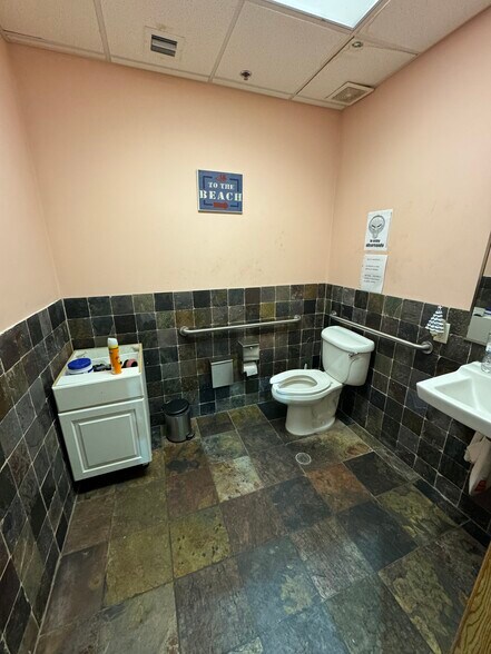 More Photos Of 1970 NW 129th Ave, Miami Warehouse For Lease