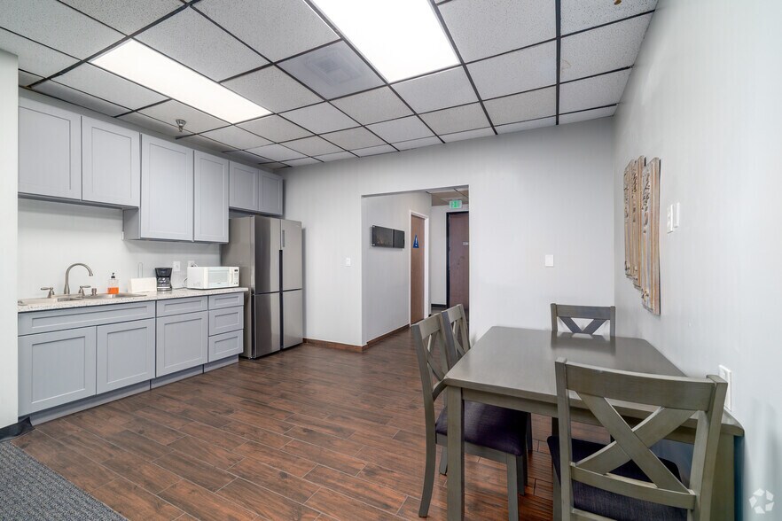 More Photos Of 1611 W Pomona Rd, Corona Unknown For Lease