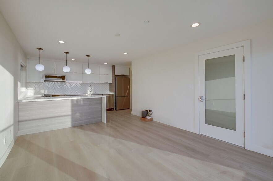 More Photos Of 3449 Ocean Front Walk, San Diego Apartments For Sale