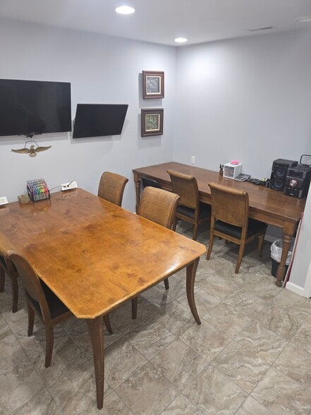 More Photos Of 1315 S Water Ave, Gallatin Freestanding For Lease