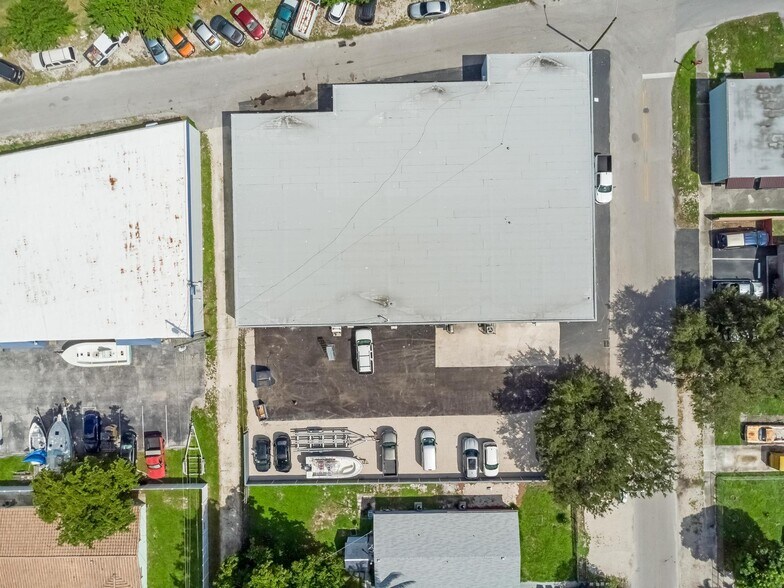 More Photos Of 201-215 SW 21st St, Fort Lauderdale Warehouse For Sale