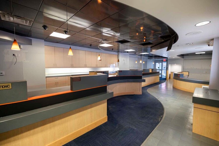 More Photos Of 602 E Green St, Champaign Storefront Retail Office For Lease