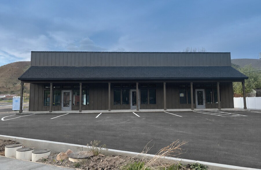 Primary Photo Of 260 Highway 30 E, Inkom Storefront For Lease