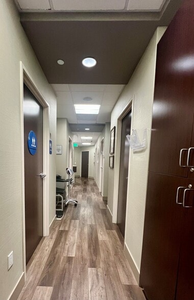 More Photos Of 1310 W Stewart Dr, Orange Medical For Sale