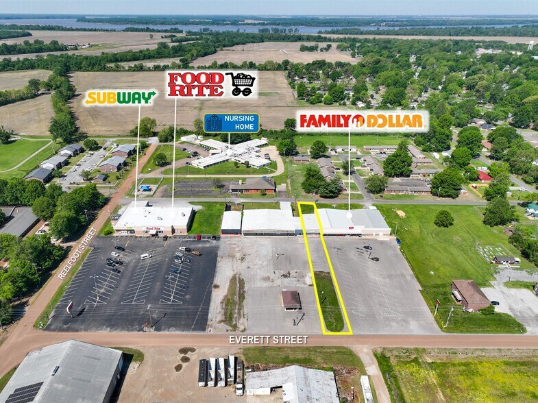 More Photos Of 740 Everett St, Tiptonville General Retail For Sale