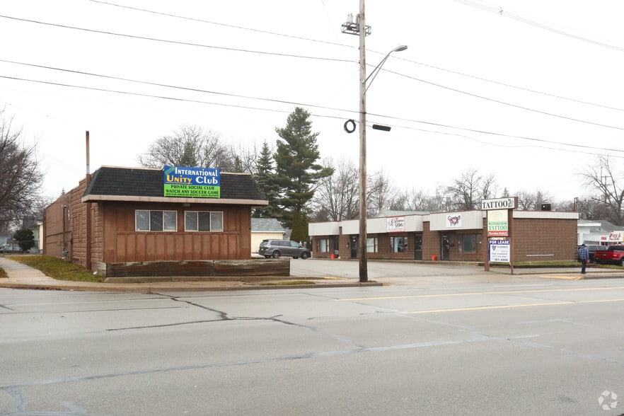 More Photos Of 2820 S Cedar St, Lansing Storefront For Lease