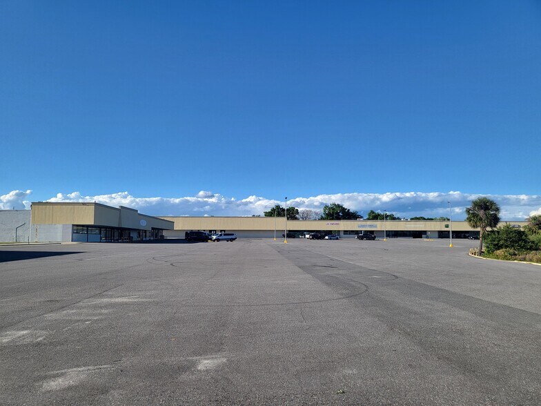 More Photos Of 2751 W Old US Highway 441, Mount Dora General Retail For Sale