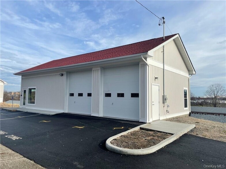 More Photos Of 75 Bill Larkin Dr, New Windsor Township Industrial For Sale