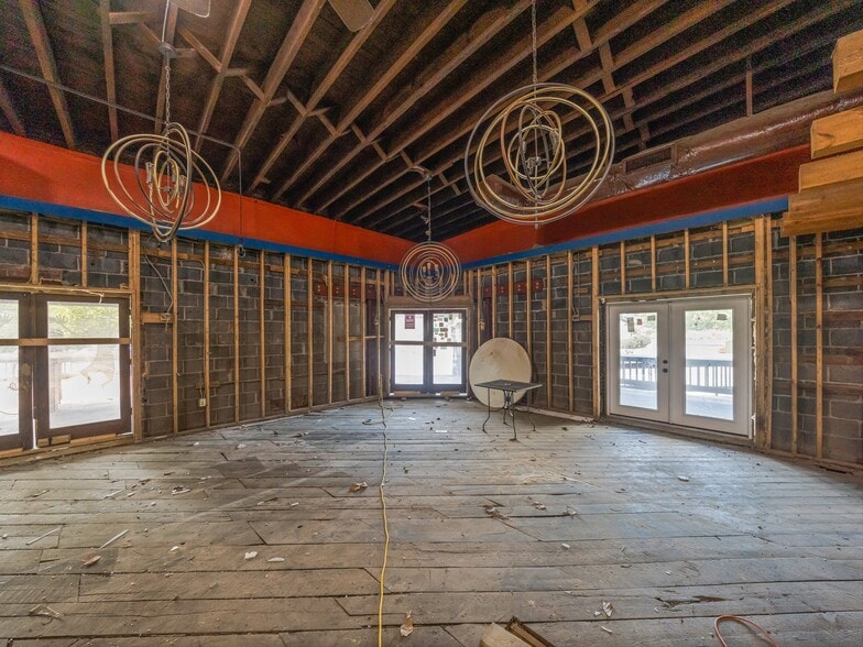 More Photos Of 10 Biltmore Plz, Asheville Restaurant For Lease