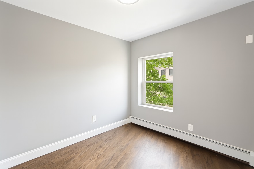 More Photos Of 187 Woodpoint Rd, Brooklyn Apartments For Sale