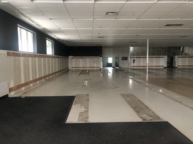 More Photos Of 3127 Chili Ave, Rochester Freestanding For Sale