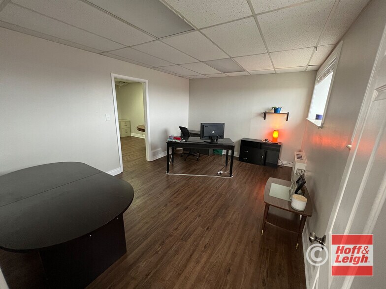 More Photos Of 1100 W Littleton Blvd, Littleton Loft Creative Space For Lease