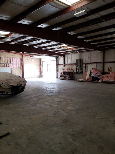 More Photos Of 44 Depot St, Belchertown Warehouse For Lease