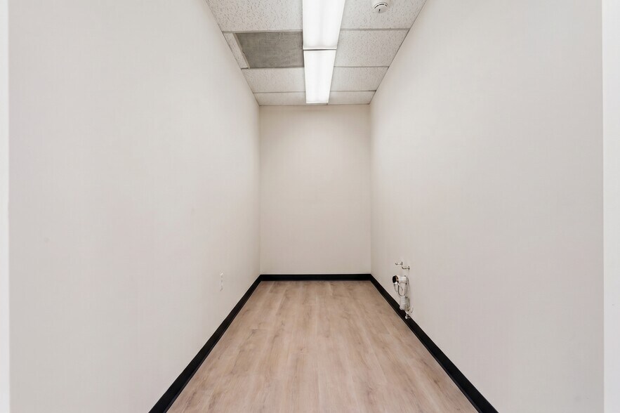 More Photos Of 124 Park St SE, Vienna Medical For Lease
