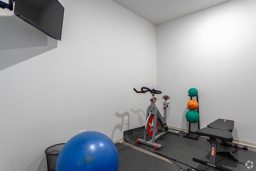 More Photos Of 3046 17th Ave W, Seattle Apartments For Lease