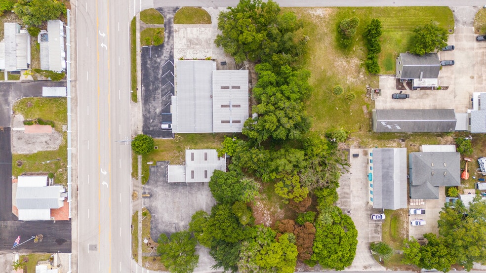 More Photos Of 725 12th St, Vero Beach Auto Repair For Sale