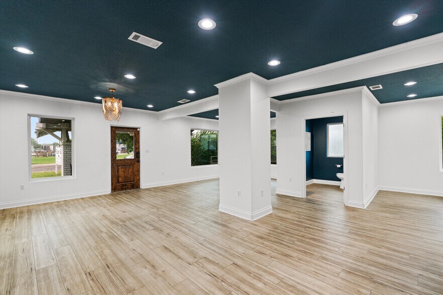 More Photos Of 2023 Main St, Liberty Hill Office For Sale