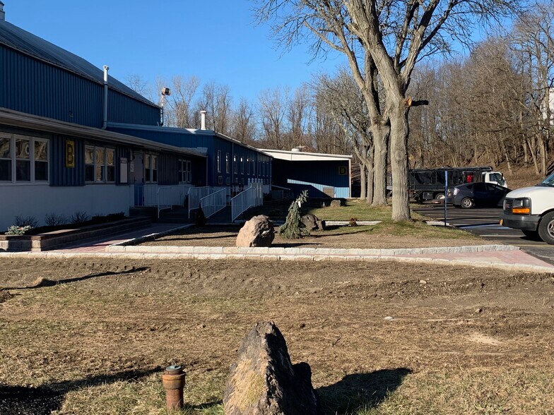 More Photos Of 1048-1050 Lower South St, Peekskill Manufacturing For Lease