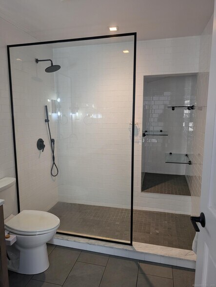 More Photos Of 139 Main St, Westport Storefront For Lease