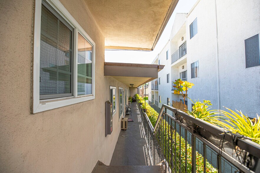 More Photos Of 1814 Grismer Ave, Burbank Apartments For Sale
