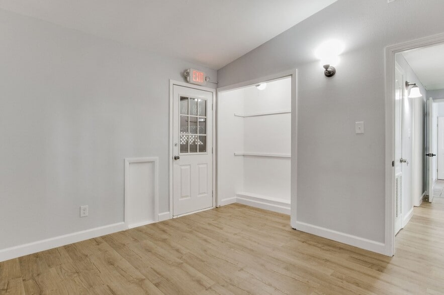 More Photos Of 817 Beverly Pky, Pensacola General Retail For Sale