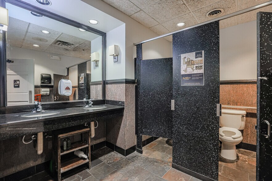 More Photos Of 27W371 North Ave, West Chicago Restaurant For Sale