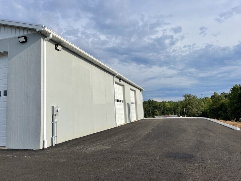 More Photos Of 1781 Browns Mill Rd, Cookeville Industrial For Lease