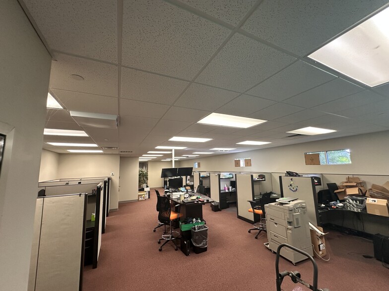 More Photos Of 9331 E Fowler Ave, Thonotosassa Flex For Lease