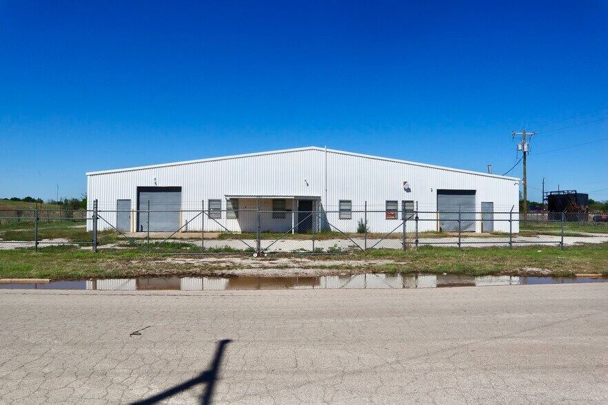 More Photos Of 3224 Industrial Dr, Wichita Falls Manufacturing For Lease