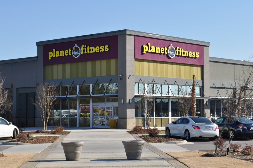 More Photos Of 1916 Skibo Rd, Fayetteville Unknown For Lease