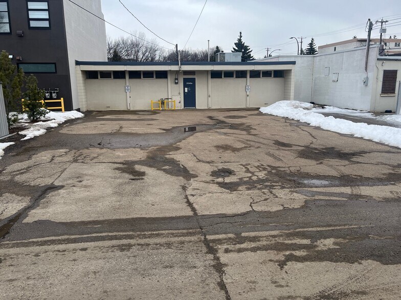 More Photos Of 8808 92nd St NW, Edmonton Office For Sale