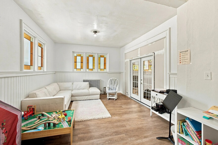 More Photos Of 210 Parkway Ave, Cincinnati Specialty For Sale