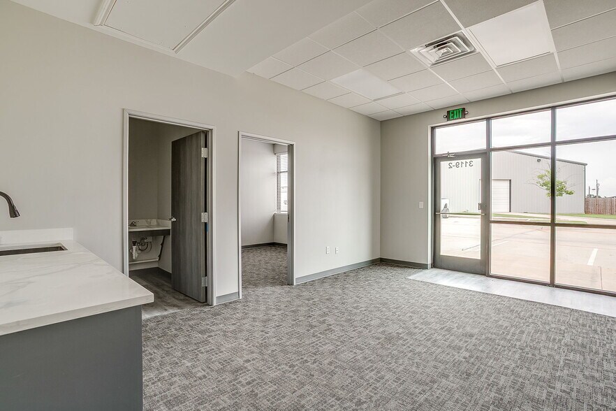 More Photos Of 3115 Chambers St, Venus Flex For Lease