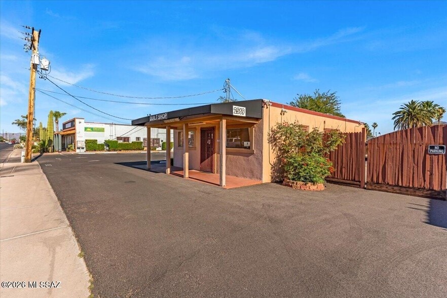 More Photos Of 2561-2563 E Fort Lowell Rd, Tucson Freestanding For Sale