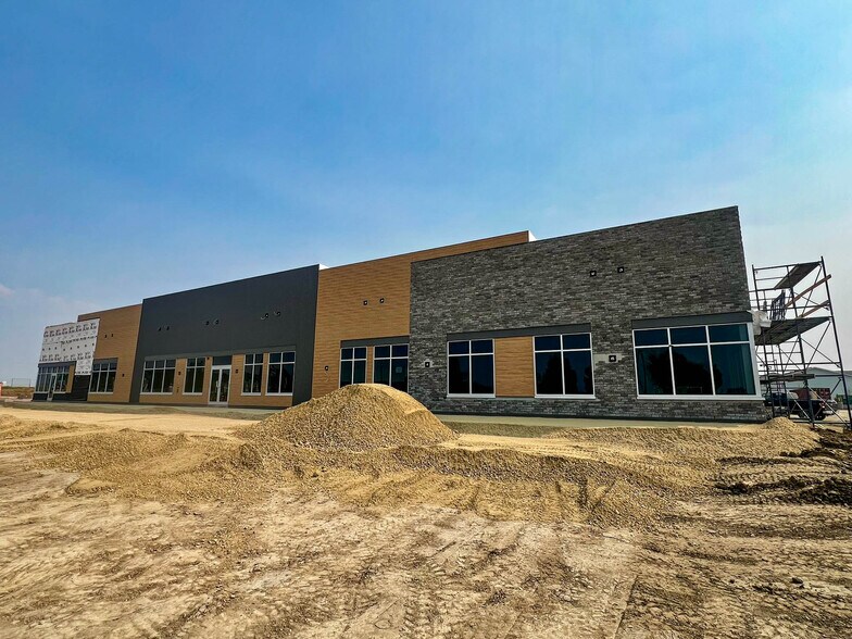 More Photos Of 1 Beacon Hill Dr, Sylvan Lake Storefront For Lease