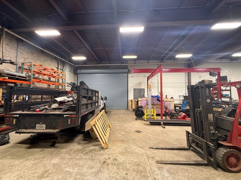 More Photos Of 385 Avers Ave, Chicago Industrial For Lease